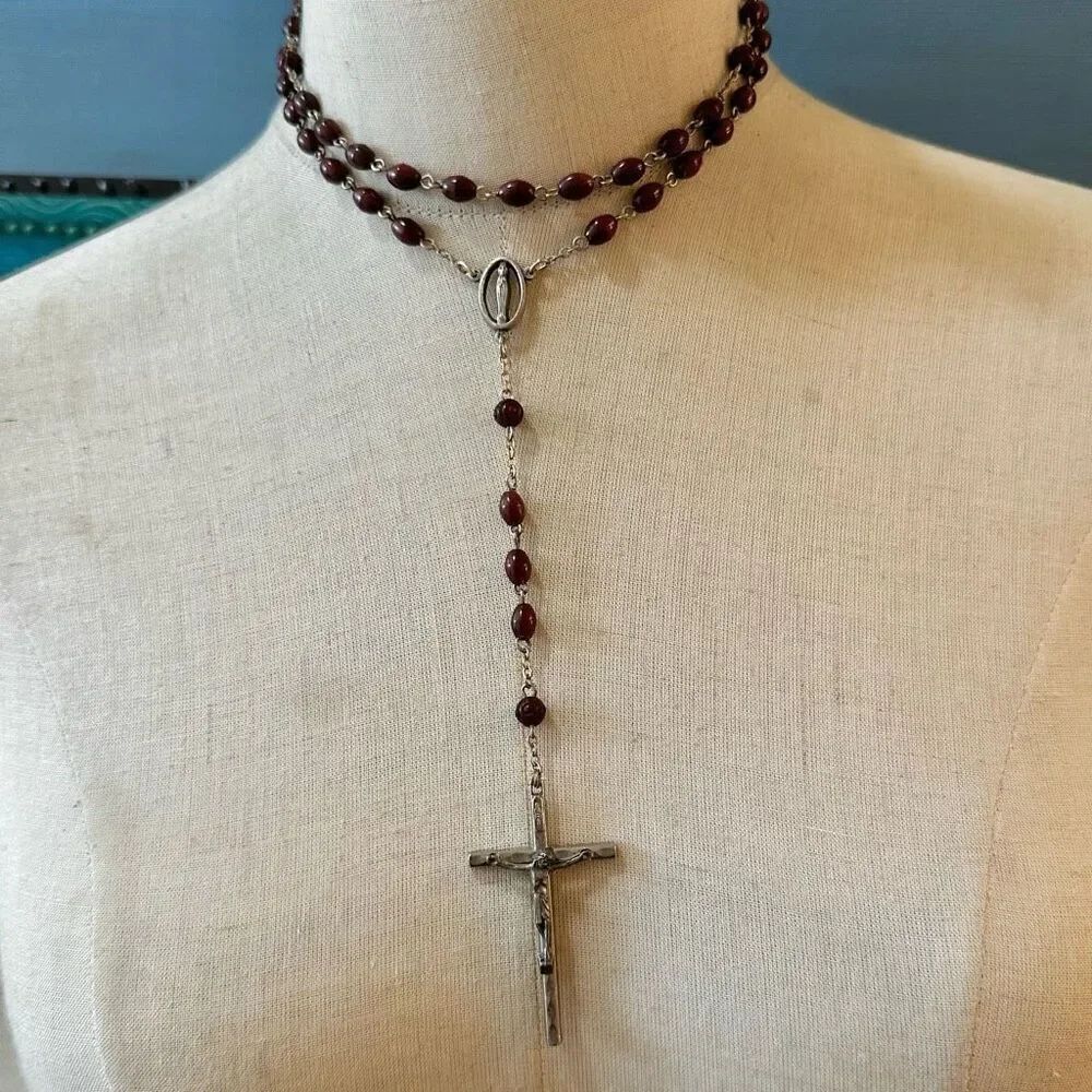 Red beaded rosary - Picture 2 of 13